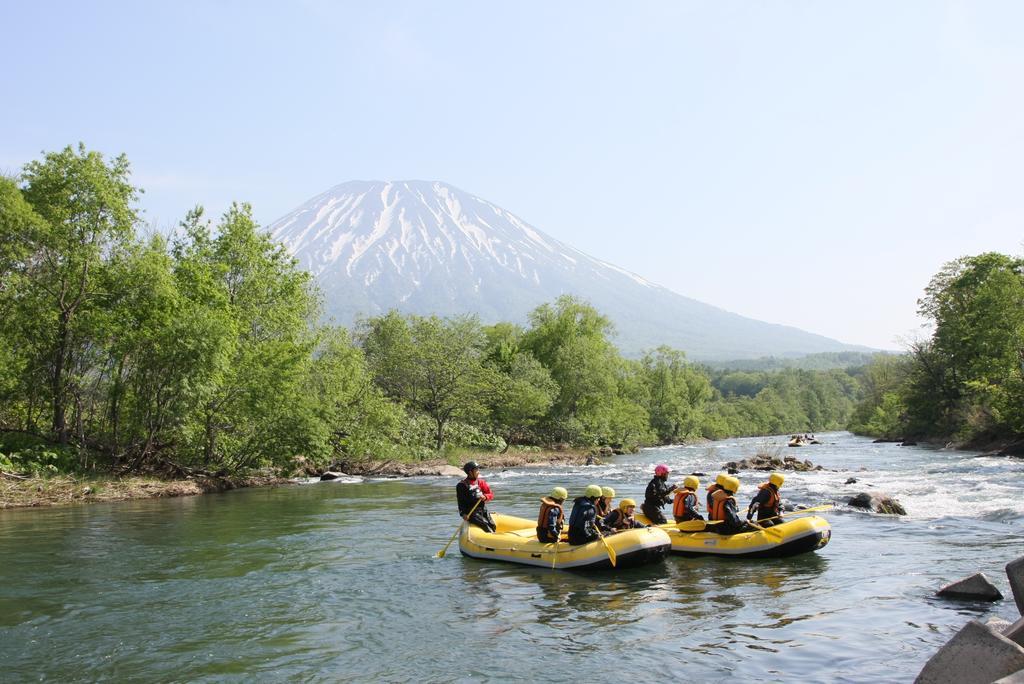 Ivy Hirafu, Hotel 4*