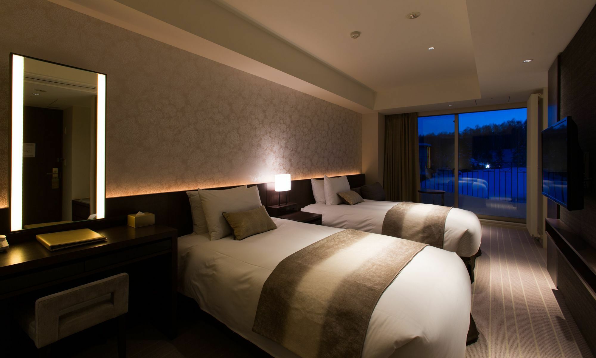 Ivy Hirafu, Hotel
