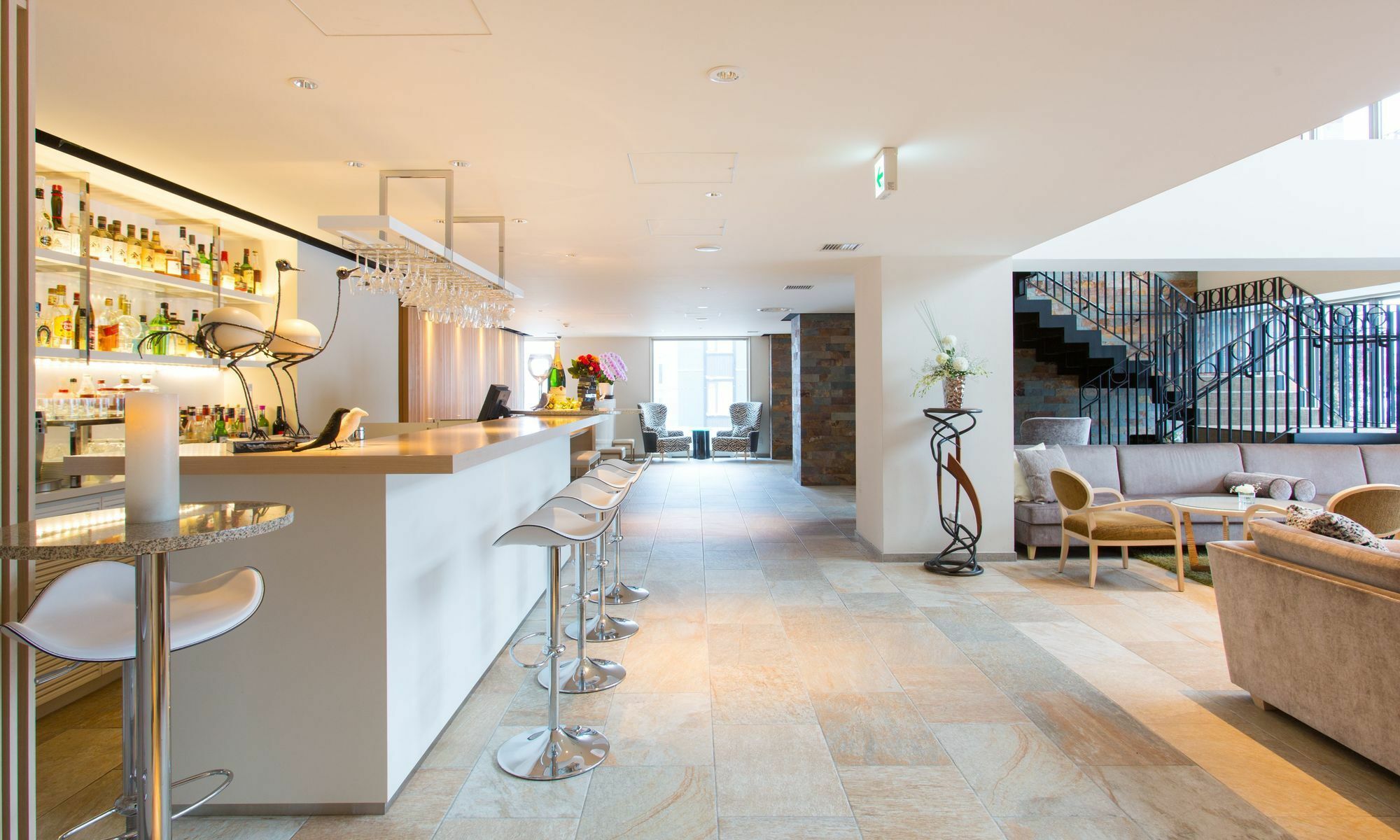 Ivy Hirafu, Hotel 4*